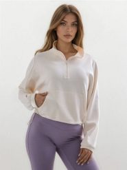 Bluza z domieszką wiskozy - kremowy. Białe bluzy Sinsay, l, bez wzorów, z wiskozy, bez kaptura. Za 49.99 zł.