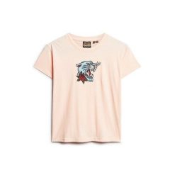 Obcisła koszulka z haftem w stylu tatuażu dla kobiet Superdry. Czerwone koszulki sportowe Superdry, bez wzorów, bez ramiączek. Za 124.05 zł.