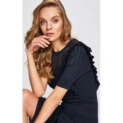 Scotch & Soda - Sukienka. Niebieskie sukienki Scotch & Soda, na co dzień, m, bez wzorów, z dzianiny, casualowe, bez kołnierzyka, bez ramiączek, midi, dopasowane. W wyprzedaży za 499.90 zł.
