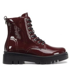 Botki DeeZee. Czerwone botki DeeZee, bez wzorów, bez obcasa, na płaskiej podeszwie, bez zapięcia. Za 179.99 zł.
