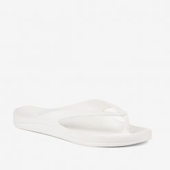 Damskie klapki Coqui. Białe klapki Coqui, bez wzorów, bez obcasa. Za 134.99 zł.
