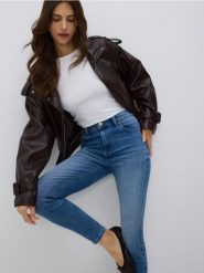 Jeansy slim fit z przetarciami - niebieski. Niebieskie jeansy Reserved, bez wzorów. Za 119.99 zł.