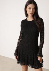 Czarna Sukienka Koronkowa z Rozkloszowanymi Rękawami Cinatea. Czarne sukienki Born2be, na co dzień, l, bez wzorów, z koronki, bez kołnierzyka, bez ramiączek, mini, dopasowane. Za 149.99 zł.