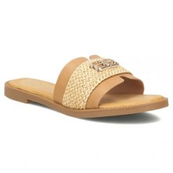 Klapki damskie plażowe beżowe Filippo DK7899. Brązowe klapki Filippo, bez wzorów, ze skóry ekologicznej, bez obcasa. Za 129.99 zł.