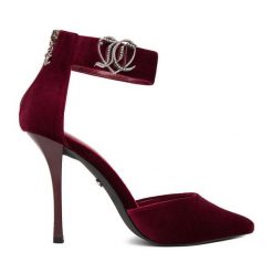 Szpilki Juicy Couture. Czerwone szpilki Juicy Couture, bez wzorów, bez obcasa, na szpilce, bez zapięcia. Za 249.99 zł.