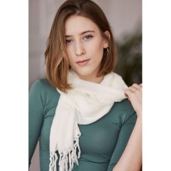 Szal wiskozowy Natur ONE SIZE biały. Szaliki Marie Zélie. Za 127.00 zł.