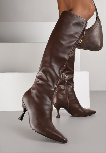 Ciemnobrązowe Marszczone Kozaki Vices na Obcasie Typu Kaczuszka Miomadia. Brązowe kozaki Renee, bez obcasa, na obcasie, bez zapięcia. Za 169.99 zł.