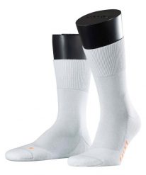 Skarpety sportowe Falke. Białe skarpety Falke, bez wzorów, z materiału. Za 257.99 zł.