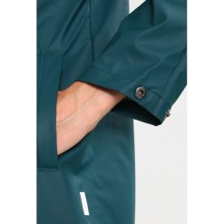 Rains Kurtka przeciwdeszczowa dark green. Zielone kurtki sportowe marki Rains, xs, z materiału. W wyprzedaży za 213.85 zł.