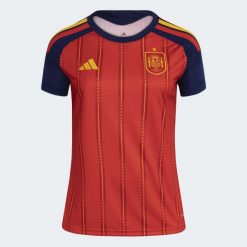 Koszulka Spain 26 Home. Czerwone bluzki Adidas, bez wzorów, sportowe, bez kołnierzyka, bez ramiączek. Za 439.00 zł.