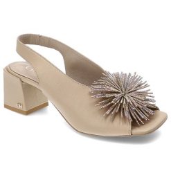 Beżowe Sandały Chebello Eleganckie Obuwie Damskie. Brązowe sandały CheBello, z aplikacjami, ze skóry, eleganckie, bez obcasa, na obcasie, bez zapięcia. Za 389.00 zł.