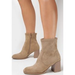 Ciemnobeżowe Botki Molony. Brązowe botki Born2be, na jesień, z aplikacjami, z materiału, za kostkę, bez obcasa, na obcasie, bez zapięcia. Za 139.99 zł.