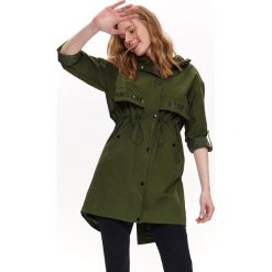 PARKA DAMSKA Z NADRUKIEM. Zielone kurtki TOP SECRET, na lato, bez kaptura. W wyprzedaży za 139.99 zł.