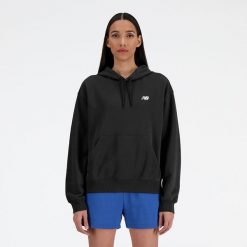 Bluza damska New Balance WT41507BK – czarna. Czarne bluzy sportowe New Balance, s, bez wzorów, z bawełny, z kapturem. Za 279.99 zł.