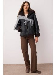 Trendyol Kurtka w kolorze czarnym ze skóry syntetycznej rozmiar: M. Czarne kurtki Trendyol, m, bez wzorów, ze skóry, bez kaptura. Za 130.99 zł.