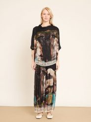 BGN Bluzka ze wzorem rozmiar: 40. Bluzki BGN, bez wzorów, bez kołnierzyka, bez ramiączek. Za 217.99 zł.