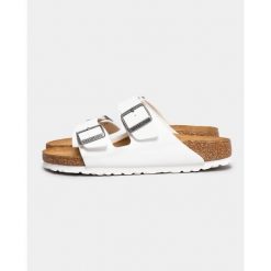 Klapki damskie Birkenstock Arizona Bf. Białe klapki Birkenstock, bez wzorów, z materiału, bez obcasa. Za 502.00 zł.