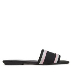 Klapki Armani Exchange. Czarne klapki Armani Exchange, bez wzorów, bez obcasa. Za 439.99 zł.