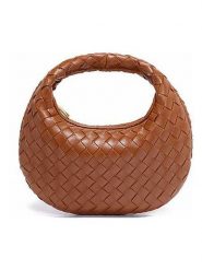 SUVRAI Torebka w kolorze jasnobrązowym - 21 x 15 x 7 cm rozmiar: onesize. Brązowe torby na ramię SUVRAI, bez wzorów, z materiału, przez ramię, bez dodatków. Za 108.99 zł.