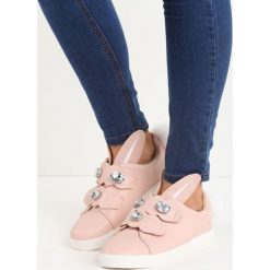 Różowe Buty Sportowe Flopsy Bunnies. Czerwone obuwie sportowe Born2be, ze skóry, bez zapięcia. Za 19.99 zł.