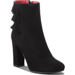 Botki KARINO - 2686/003-F Czarny. Czarne botki Karino, bez wzorów, ze skóry, bez obcasa, bez zapięcia. W wyprzedaży za 259.00 zł.