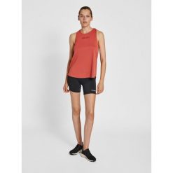 Damski tank top Hummel TE Tola. Czerwone topy Hummel, xs, bez wzorów, bez kołnierzyka, bez ramiączek. Za 123.50 zł.