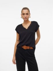 Vero Moda Koszulka w kolorze czarnym rozmiar: M. Czarne bluzki Vero Moda, m, bez wzorów, z koronki, klasyczne, bez kołnierzyka, bez ramiączek. Za 56.99 zł.