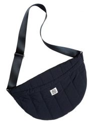 MOSS COPENHAGEN Torebka "Sasja" w kolorze granatowym rozmiar: onesize. Niebieskie torby na ramię Moss Copenhagen, bez wzorów, na ramię, pikowane, bez dodatków. Za 148.61 zł.