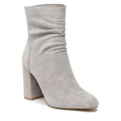 Botki DeeZee. Szare botki DeeZee, bez wzorów, bez obcasa, na słupku, bez zapięcia. Za 159.99 zł.