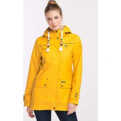 Parka przeciwdeszczowa w kolorze musztardowym. Kurtki sportowe Schmuddelwedda. W wyprzedaży za 257.95 zł.