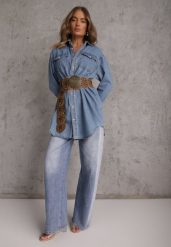 Niebieska Jeansowa Bawełniana Sukienka Koszulowa z Wiązaniem i Marszczeniem Enatta. Niebieskie sukienki Renee, na co dzień, na lato, l, bez wzorów, z bawełny, bez kołnierzyka, bez ramiączek, mini, koszulowe. Za 119.99 zł.