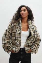 Bluza typu baranek w kratę BEŻOWO CZARNĄ - VELMORE 9344-UNI. Brązowe bluzy Marsala, na zimę, m, bez wzorów, z bawełny, bez kaptura. Za 1.00 zł.