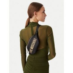 Nerka LOVE MOSCHINO. Czarne torebki klasyczne Love Moschino, bez wzorów, bez dodatków. Za 859.99 zł.