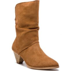 Botki TAMARIS - 1-25745-31 Cuoio 455. Brązowe botki Tamaris, z aplikacjami, z materiału, bez obcasa, bez zapięcia. W wyprzedaży za 199.00 zł.
