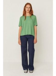 SKFK Koszulka "Zur" w kolorze zielonym rozmiar: 40. Zielone bluzki SKFK, bez wzorów, bez kołnierzyka, bez ramiączek. Za 104.99 zł.