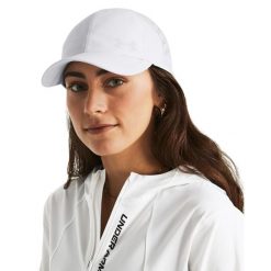 Damska czapka z regulacją Under Armour Launch. Białe czapki Under Armour, bez wzorów, z tkaniny. Za 152.35 zł.