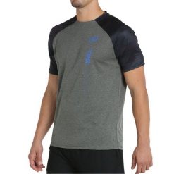 Bullpadel T-shirt Tui. Zielone t-shirty bullpadel, bez wzorów, bez kołnierzyka, bez ramiączek. W wyprzedaży za 140.30 zł.