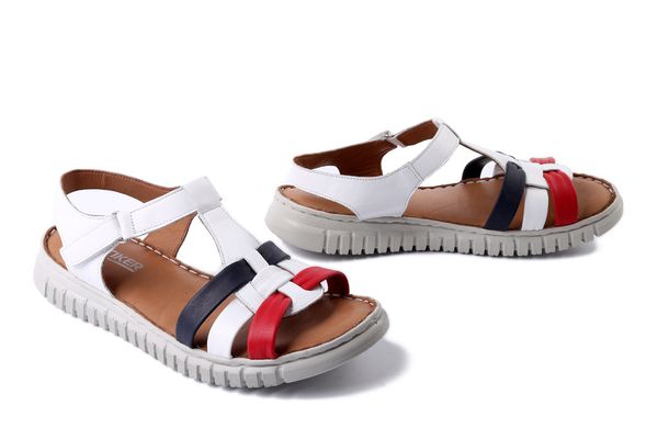 ARTIKER RELAKS 56C0855 kolorowy, sandały damskie. Białe sandały Artiker Relaks, bez wzorów, ze skóry, bez obcasa, bez zapięcia. Za 239.90 zł.