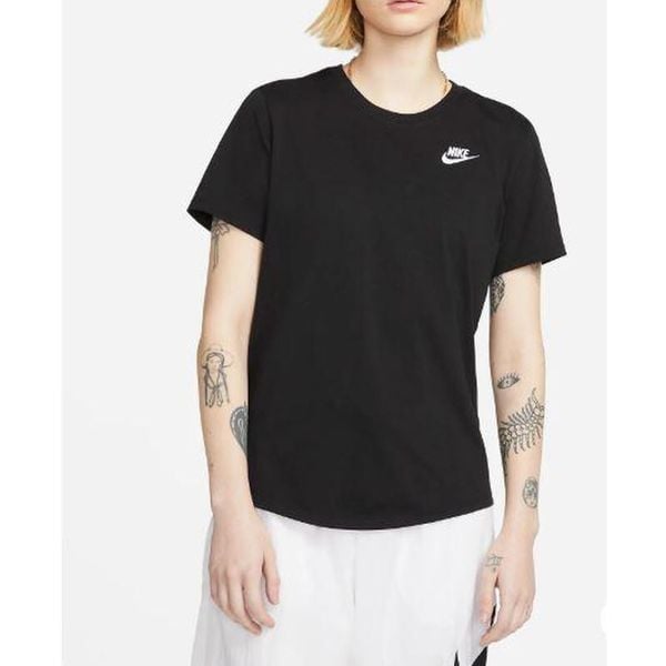 T-shirt Nike Damski Czarny Club Essentials. Białe bluzki Nike, xs, bez wzorów, z bawełny, bez kołnierzyka, bez ramiączek. Za 127.99 zł.