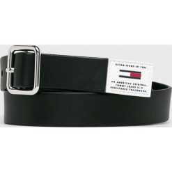 Tommy Jeans - Pasek skórzany. Czarne paski Tommy Jeans, bez wzorów, z jeansu. W wyprzedaży za 119.90 zł.