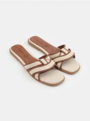 Klapki ze skórzaną wkładką - brązowy. Brązowe klapki Sinsay, bez wzorów, bez obcasa. Za 49.99 zł.