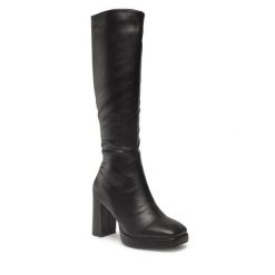 Kozaki DeeZee. Czarne kozaki DeeZee, bez obcasa, na słupku, bez zapięcia. Za 169.99 zł.