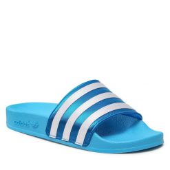 Klapki adidas. Niebieskie klapki Adidas, bez wzorów, bez obcasa. Za 139.99 zł.