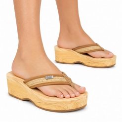 Klapki japonki damskie Lee VIRGINIA RAFFIA WOMEN BULKY HEEL. Brązowe klapki GOUDEN LEEUW, bez wzorów, z materiału, z otwartym noskiem, bez obcasa, na obcasie. Za 89.00 zł.