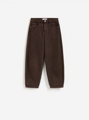Jeansy barrel leg - brązowy. Brązowe jeansy Reserved, bez wzorów. Za 129.99 zł.