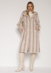 Jasnobeżowy Płaszcz Futerko w Pionowy Wzór z Kapturem Cahroris. Brązowe płaszcze Born2be, l, bez wzorów, z dzianiny, z kapturem. Za 299.99 zł.