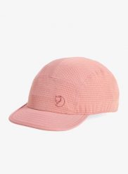 Czapka z daszkiem damska Fjallraven Abisko Trekking Cap. Czerwone czapki Fjällräven, bez wzorów, z bawełny. Za 229.55 zł.