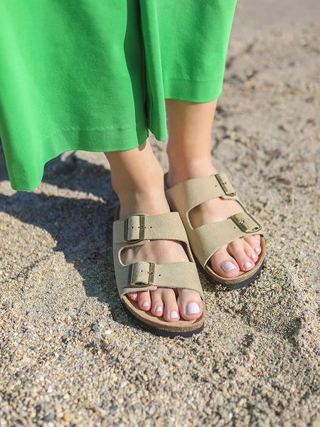 BAYTON Skórzane klapki "Tracy" w kolorze beżowym rozmiar: 41. Brązowe klapki Bayton, bez wzorów, z otwartym noskiem, bez obcasa. Za 127.95 zł.