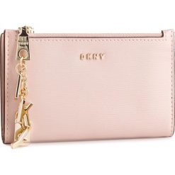 Duży Portfel Damski DKNY - R91Z3A63 Iconic Blush 3IB. Portfele DKNY. W wyprzedaży za 339.00 zł.