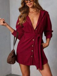 Milan Kiss Sukienka w kolorze czerwonym rozmiar: L. Czerwone sukienki Milan Kiss, na co dzień, l, bez wzorów, z tkaniny, bez kołnierzyka, bez ramiączek, mini, proste. Za 195.06 zł.